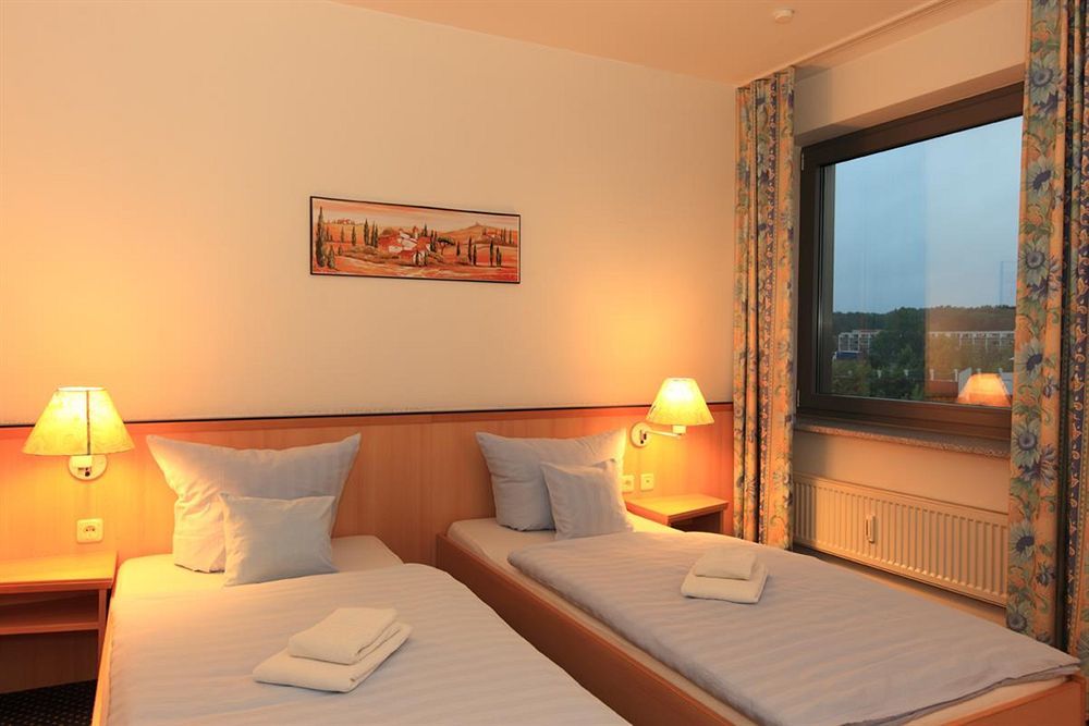 Hotel Near By Laatzen Room photo
