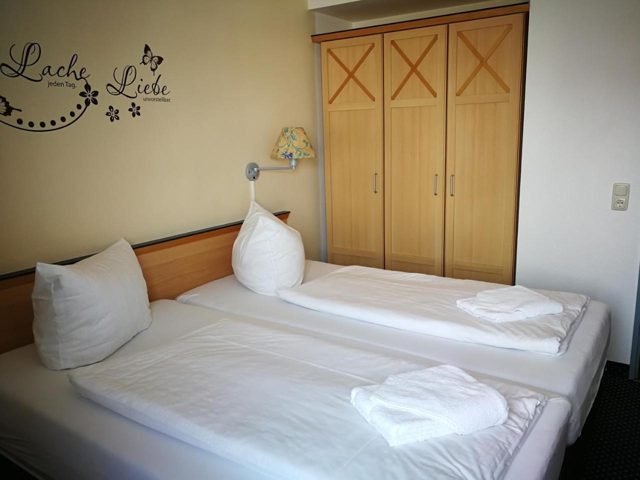 Hotel Near By Laatzen Exterior photo